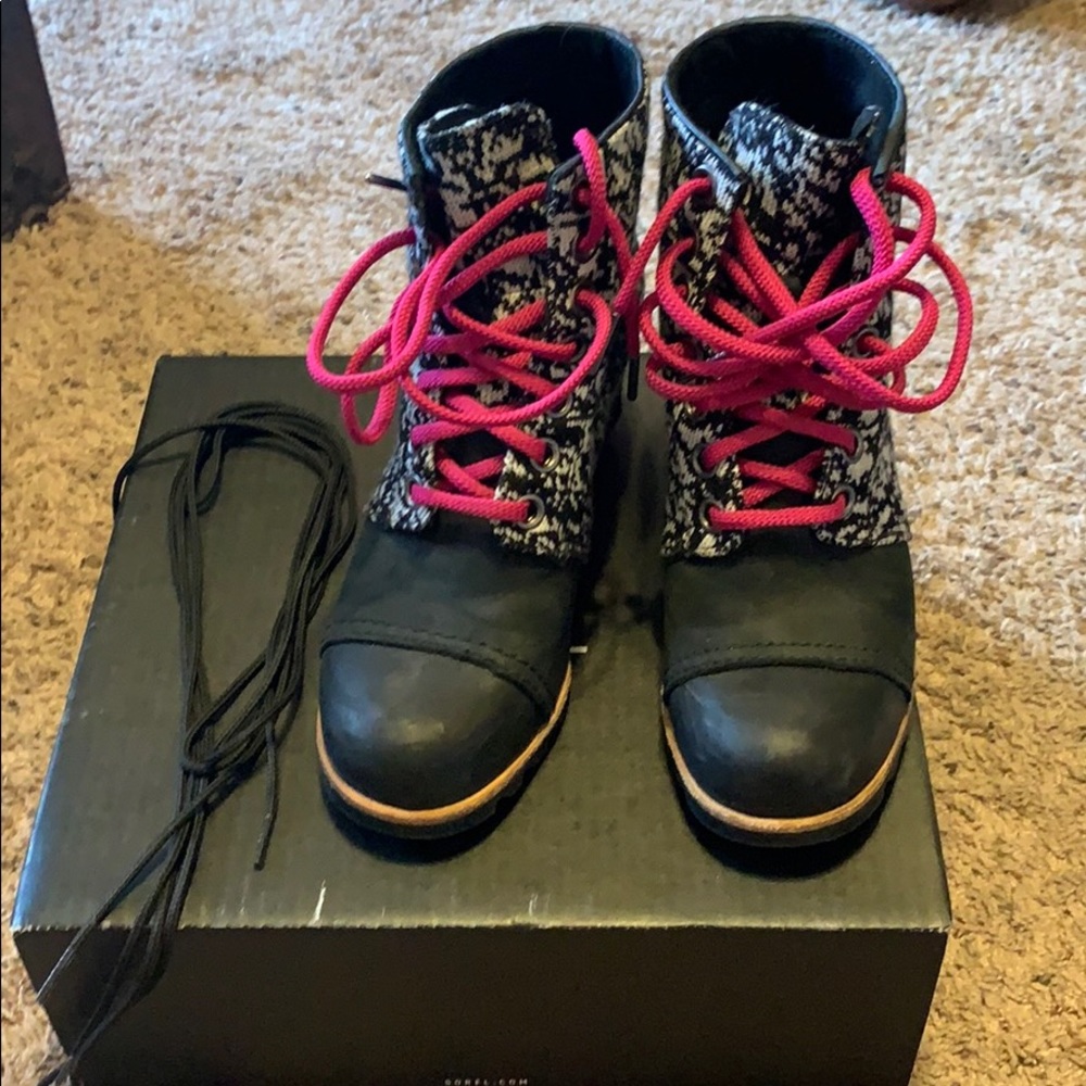 Sorel size 7 1/2 booties